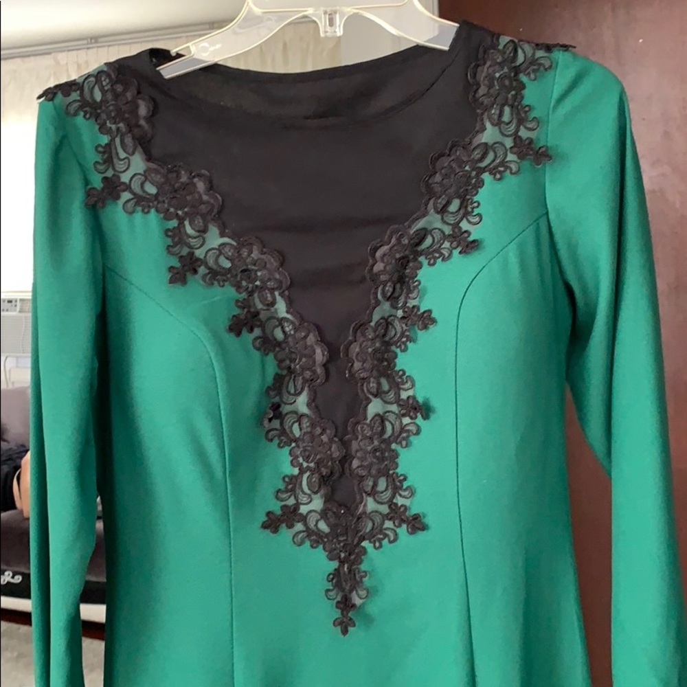 Modest dress - Picture 2 of 5